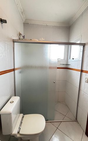Casa à venda com 223m², 2 quartos e 3 vagas Casa à venda com 223m², 2 quartos e 3 vagasBanheiro da Suíte 1