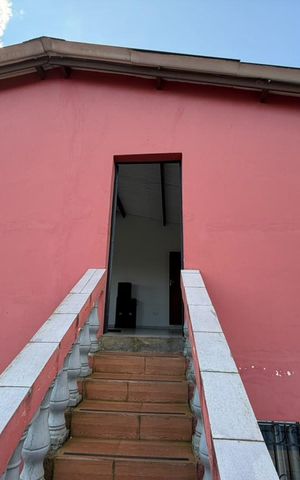 Casa de condomínio para alugar com 450m², 3 quartos e 6 vagas Casa de condomínio para alugar com 450m², 3 quartos e 6 vagasEscada para Salão de festas