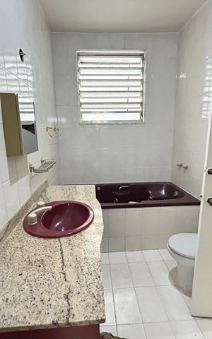 Casa à venda com 405m², 5 quartos e 4 vagasBanheiro Quarto 4 - Suíte