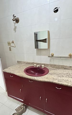 Casa à venda com 405m², 5 quartos e 4 vagasBanheiro Quarto 4 - Suíte