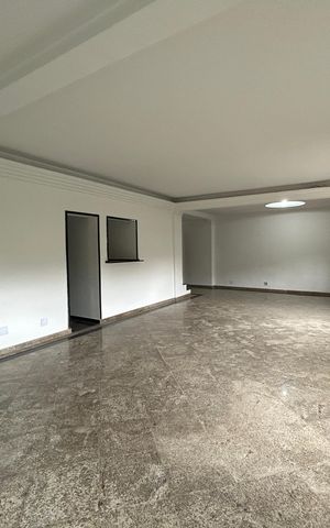 Casa à venda com 405m², 5 quartos e 4 vagasSala