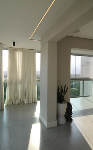 Apartamento para alugar com 221m², 4 quartos e 2 vagasSala - Varanda