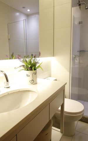Apartamento à venda com 102m², 4 quartos e 2 vagas Apartamento à venda com 102m², 4 quartos e 2 vagasBanheiro da suíte