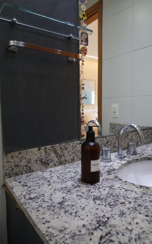 Apartamento à venda com 102m², 4 quartos e 2 vagas Apartamento à venda com 102m², 4 quartos e 2 vagasBanheiro social