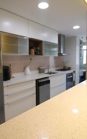 Apartamento à venda com 102m², 4 quartos e 2 vagas Apartamento à venda com 102m², 4 quartos e 2 vagasCozinha