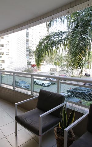Apartamento à venda com 102m², 4 quartos e 2 vagas Apartamento à venda com 102m², 4 quartos e 2 vagasVaranda da sala