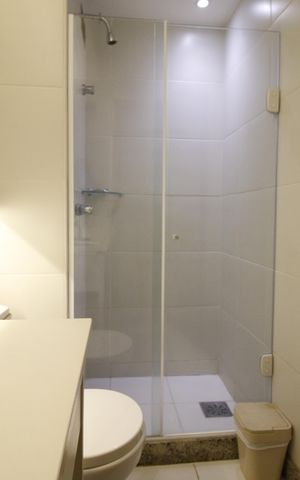 Apartamento à venda com 102m², 4 quartos e 2 vagas Apartamento à venda com 102m², 4 quartos e 2 vagasBanheiro da suíte