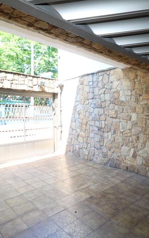 Casa à venda com 164m², 2 quartos e 5 vagas Casa à venda com 164m², 2 quartos e 5 vagasGaragem