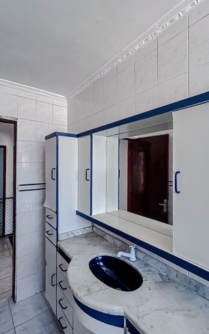 Casa à venda com 160m², 3 quartos e 2 vagasBanheiro
