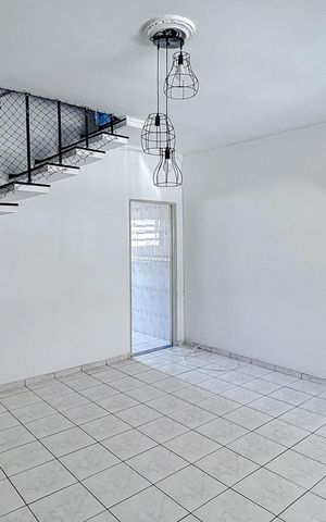 Casa à venda com 160m², 3 quartos e 2 vagasSala