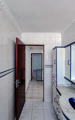 Casa à venda com 160m², 3 quartos e 2 vagasBanheiro