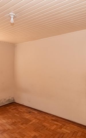 Casa à venda com 80m², 2 quartos e 8 vagas Casa à venda com 80m², 2 quartos e 8 vagasQuarto