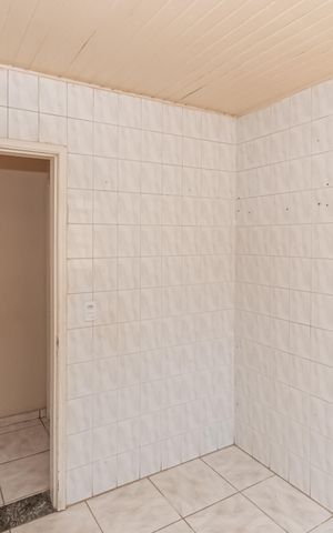 Casa à venda com 80m², 2 quartos e 8 vagas Casa à venda com 80m², 2 quartos e 8 vagasCozinha