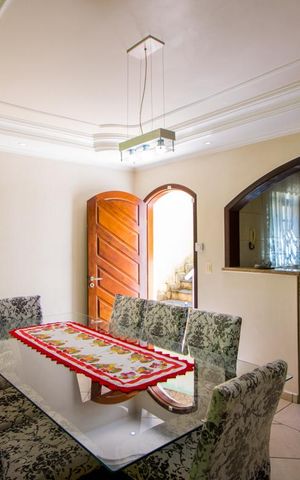 Casa à venda com 237m², 3 quartos e 3 vagas Casa à venda com 237m², 3 quartos e 3 vagasCopa/Cozinha