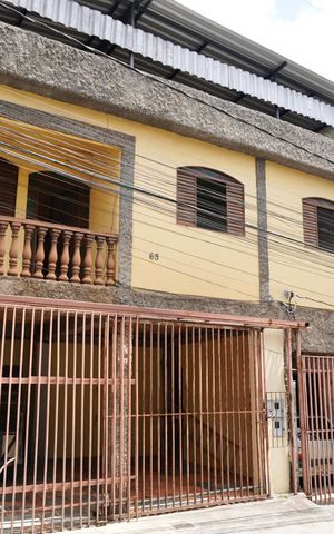 Casa à venda com 200m², 8 quartos e 3 vagasFachada 