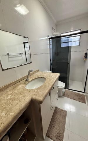 Casa para alugar com 175m², 2 quartos e 2 vagas Casa para alugar com 175m², 2 quartos e 2 vagasBanheiro