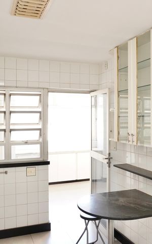 Apartamento à venda com 250m², 4 quartos e 2 vagas Apartamento à venda com 250m², 4 quartos e 2 vagasCozinha