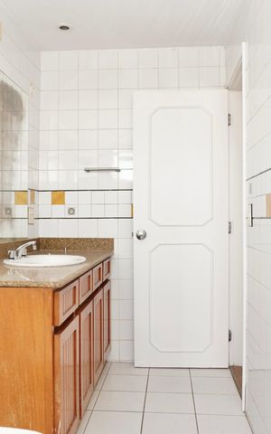 Apartamento à venda com 250m², 4 quartos e 2 vagas Apartamento à venda com 250m², 4 quartos e 2 vagasSuíte -Banheiro