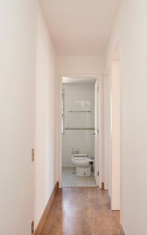 Apartamento à venda com 250m², 4 quartos e 2 vagas Apartamento à venda com 250m², 4 quartos e 2 vagasCorredor