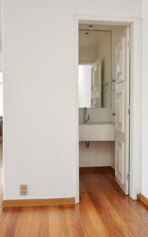 Apartamento à venda com 250m², 4 quartos e 2 vagas Apartamento à venda com 250m², 4 quartos e 2 vagasSala - Lavabo