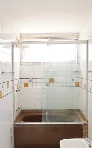 Apartamento à venda com 250m², 4 quartos e 2 vagas Apartamento à venda com 250m², 4 quartos e 2 vagasSuíte -Banheiro