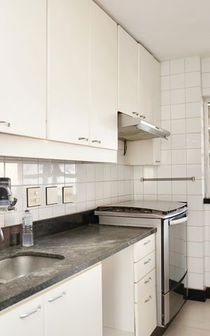 Apartamento à venda com 250m², 4 quartos e 2 vagas Apartamento à venda com 250m², 4 quartos e 2 vagasCozinha