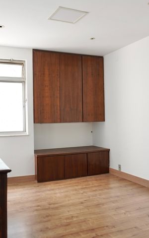 Apartamento à venda com 250m², 4 quartos e 2 vagas Apartamento à venda com 250m², 4 quartos e 2 vagasQuarto 1
