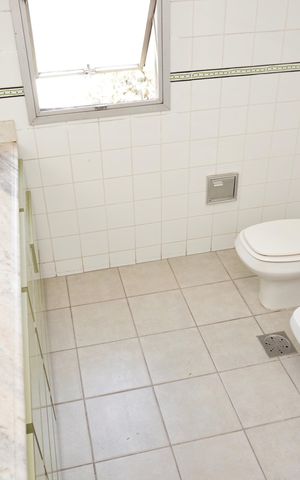 Apartamento à venda com 250m², 4 quartos e 2 vagas Apartamento à venda com 250m², 4 quartos e 2 vagasBanheiro Social