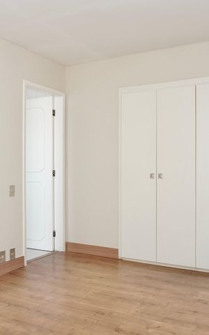 Apartamento à venda com 250m², 4 quartos e 2 vagas Apartamento à venda com 250m², 4 quartos e 2 vagasSuíte