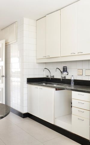 Apartamento à venda com 250m², 4 quartos e 2 vagas Apartamento à venda com 250m², 4 quartos e 2 vagasCozinha