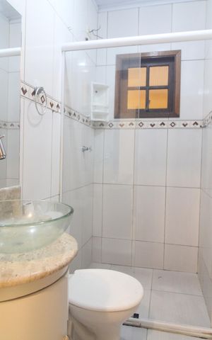 Casa à venda com 128m², 2 quartos e 2 vagasBanheiro da suíte