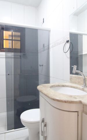 Casa à venda com 128m², 2 quartos e 2 vagasBanheiro comum