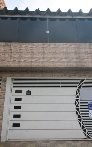 Casa à venda com 128m², 2 quartos e 2 vagasFachada