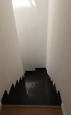 Casa para alugar com 143m², 2 quartos e 2 vagasEscada