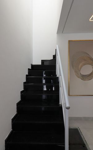 Casa para alugar com 143m², 2 quartos e 2 vagasEscada
