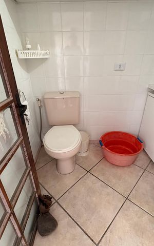 Casa para alugar com 145m², 2 quartos e 2 vagas Casa para alugar com 145m², 2 quartos e 2 vagasBanheiro de serviço/ ateliê