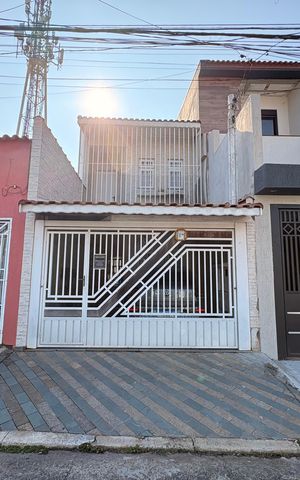 Casa para alugar com 145m², 2 quartos e 2 vagas Casa para alugar com 145m², 2 quartos e 2 vagasFachada