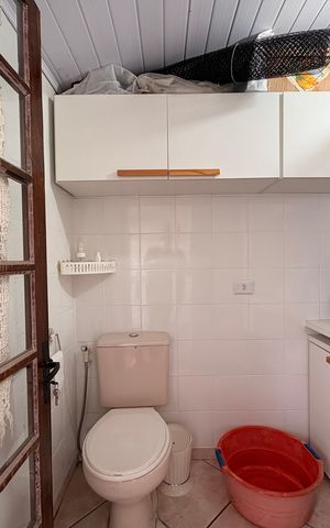 Casa para alugar com 145m², 2 quartos e 2 vagas Casa para alugar com 145m², 2 quartos e 2 vagasBanheiro de serviço/ ateliê