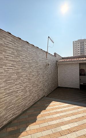 Casa para alugar com 145m², 2 quartos e 2 vagas Casa para alugar com 145m², 2 quartos e 2 vagasVaranda