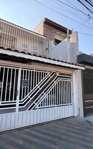 Casa para alugar com 145m², 2 quartos e 2 vagas Casa para alugar com 145m², 2 quartos e 2 vagasFachada