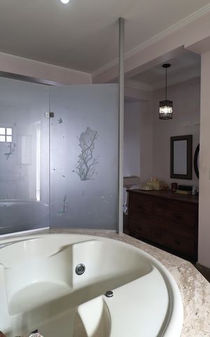 Casa para alugar com 145m², 2 quartos e 2 vagas Casa para alugar com 145m², 2 quartos e 2 vagasBanheiro da suíte 2