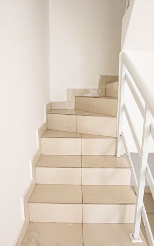 Casa à venda com 70m², 2 quartos e 1 vagaEscada