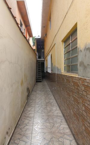 Casa à venda com 150m², 3 quartos e 2 vagascorredor