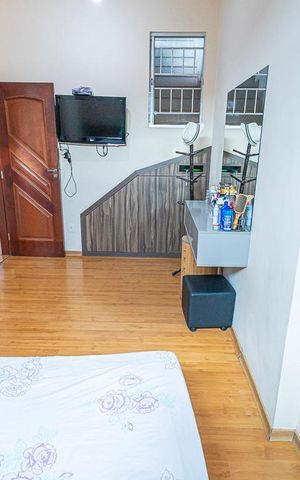 Casa de condomínio à venda com 160m², 3 quartos e 2 vagas Casa de condomínio à venda com 160m², 3 quartos e 2 vagas2º andar: quarto 2 / suite