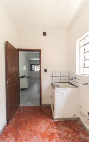 Casa à venda com 320m², 5 quartos e 6 vagas Casa à venda com 320m², 5 quartos e 6 vagasÁrea de Serviço