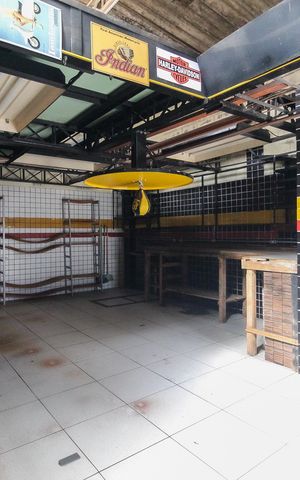 Casa à venda com 320m², 5 quartos e 6 vagas Casa à venda com 320m², 5 quartos e 6 vagasSalão