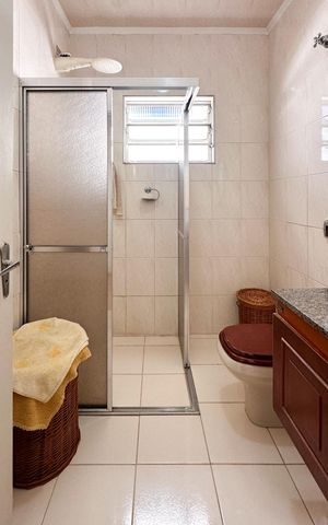 Casa à venda com 143m², 2 quartos e 2 vagas Casa à venda com 143m², 2 quartos e 2 vagasBanheiro Social