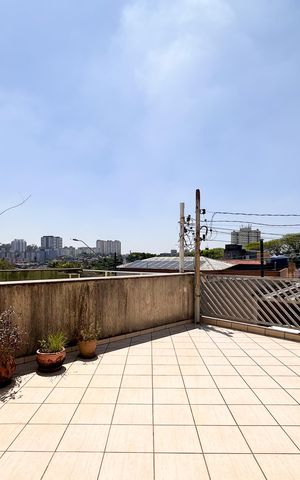 Casa à venda com 143m², 2 quartos e 2 vagas Casa à venda com 143m², 2 quartos e 2 vagasSacada do Quarto 2