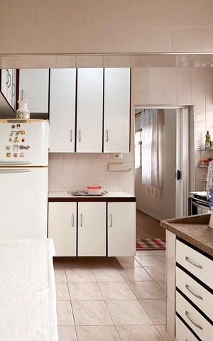 Casa à venda com 143m², 2 quartos e 2 vagas Casa à venda com 143m², 2 quartos e 2 vagasCozinha