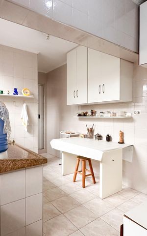 Casa à venda com 143m², 2 quartos e 2 vagas Casa à venda com 143m², 2 quartos e 2 vagasCozinha